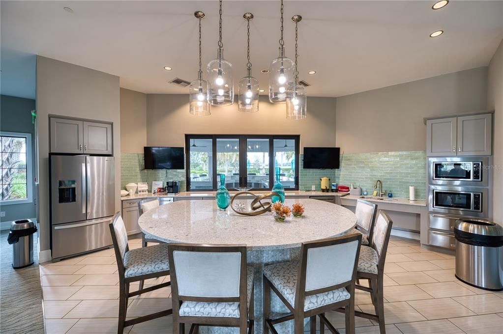 Под контрактом: $1,295,000 (3 спален, 3 ванн, 2492 Квадратных фут)