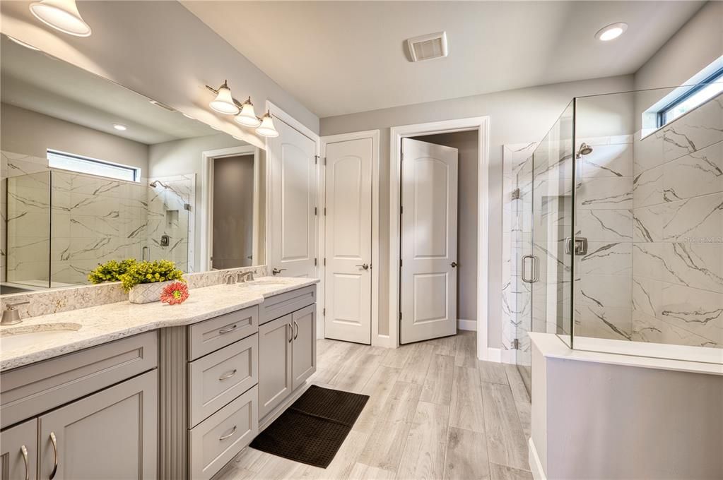 Под контрактом: $1,295,000 (3 спален, 3 ванн, 2492 Квадратных фут)