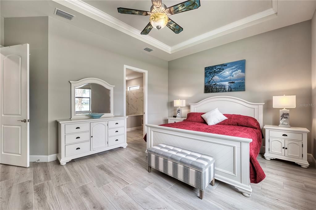 Под контрактом: $1,295,000 (3 спален, 3 ванн, 2492 Квадратных фут)