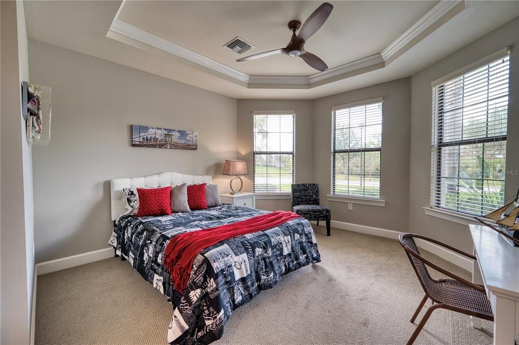 Под контрактом: $1,295,000 (3 спален, 3 ванн, 2492 Квадратных фут)