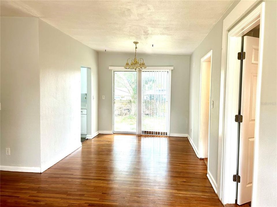 For Rent: $1,950 (4 beds, 1 baths, 1450 Square Feet)