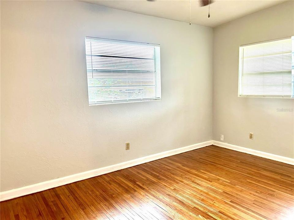 For Rent: $1,950 (4 beds, 1 baths, 1450 Square Feet)