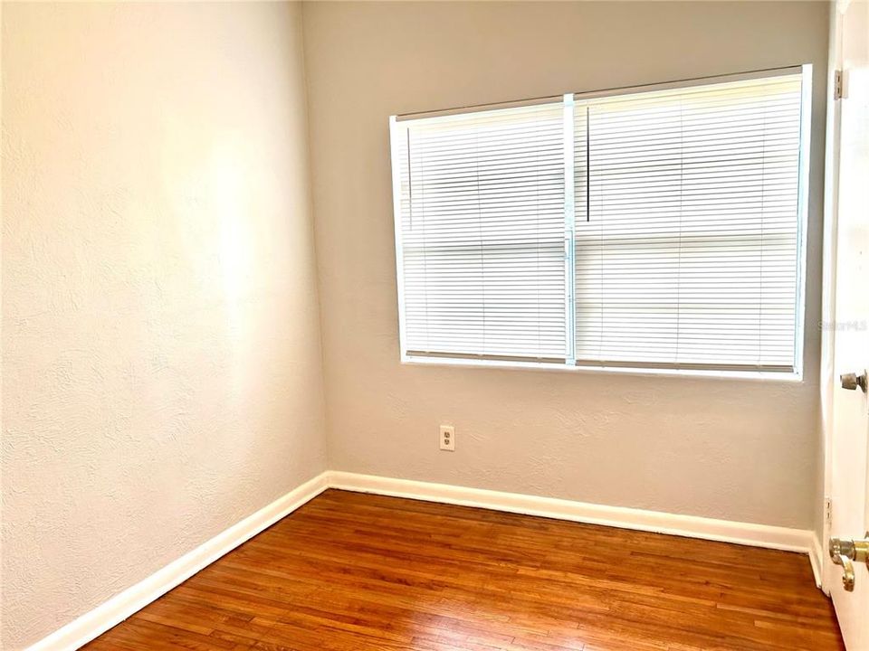 For Rent: $1,950 (4 beds, 1 baths, 1450 Square Feet)