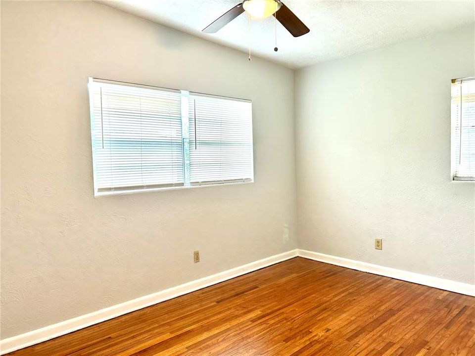 For Rent: $1,950 (4 beds, 1 baths, 1450 Square Feet)