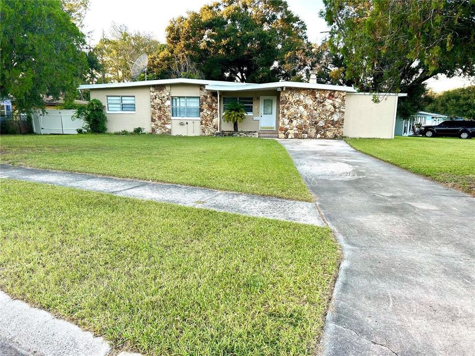 For Rent: $1,950 (4 beds, 1 baths, 1450 Square Feet)