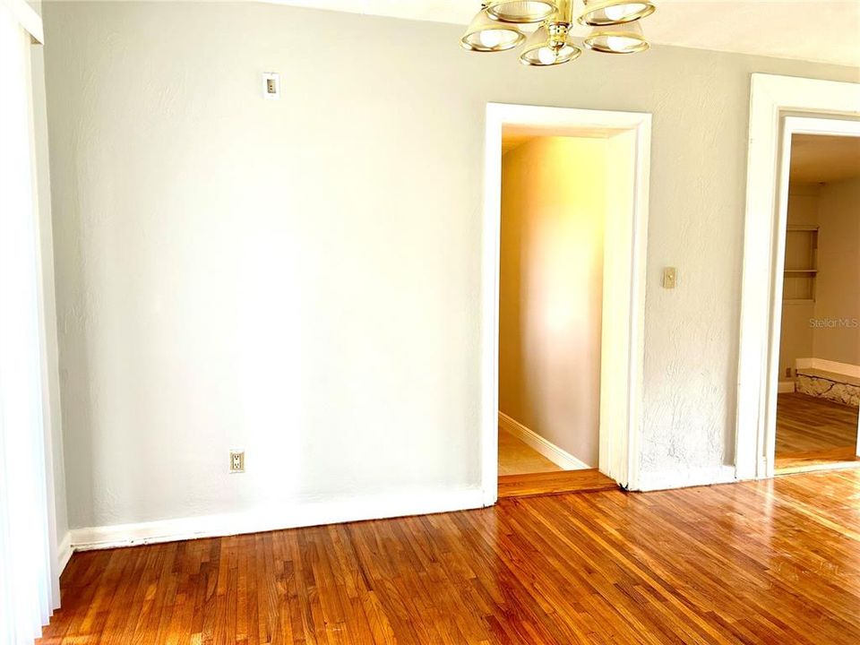 For Rent: $1,950 (4 beds, 1 baths, 1450 Square Feet)