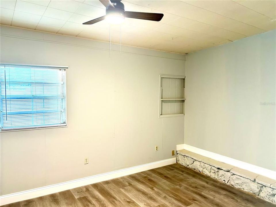 For Rent: $1,950 (4 beds, 1 baths, 1450 Square Feet)