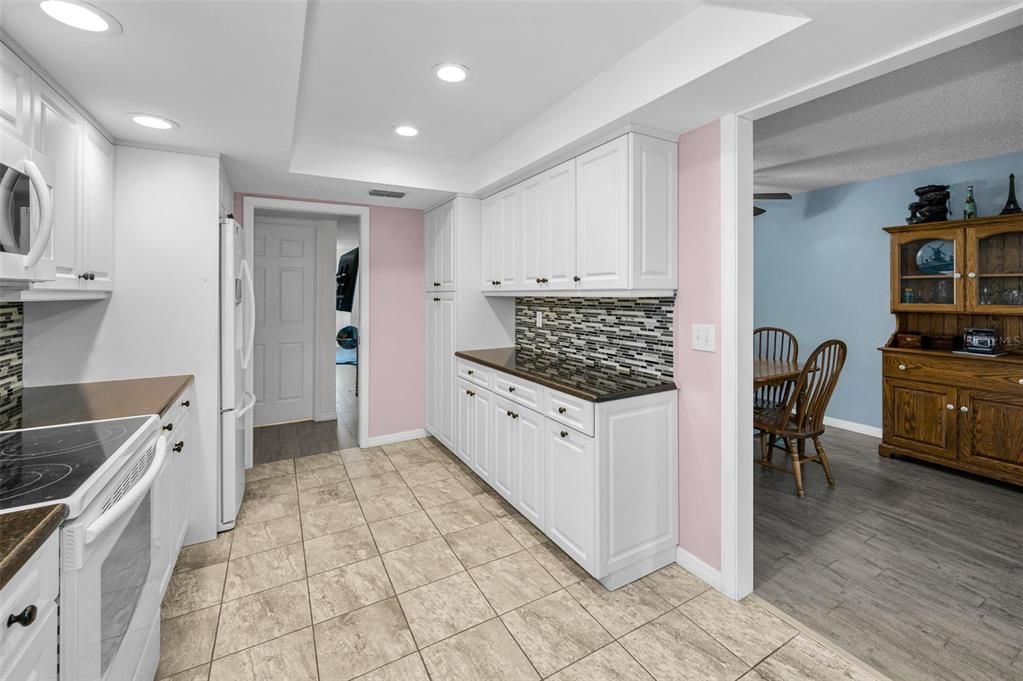 Active With Contract: $225,000 (2 beds, 2 baths, 1230 Square Feet)