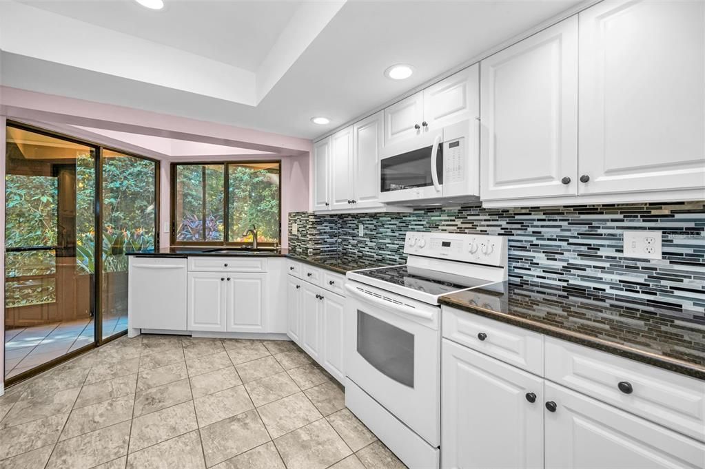 Active With Contract: $225,000 (2 beds, 2 baths, 1230 Square Feet)