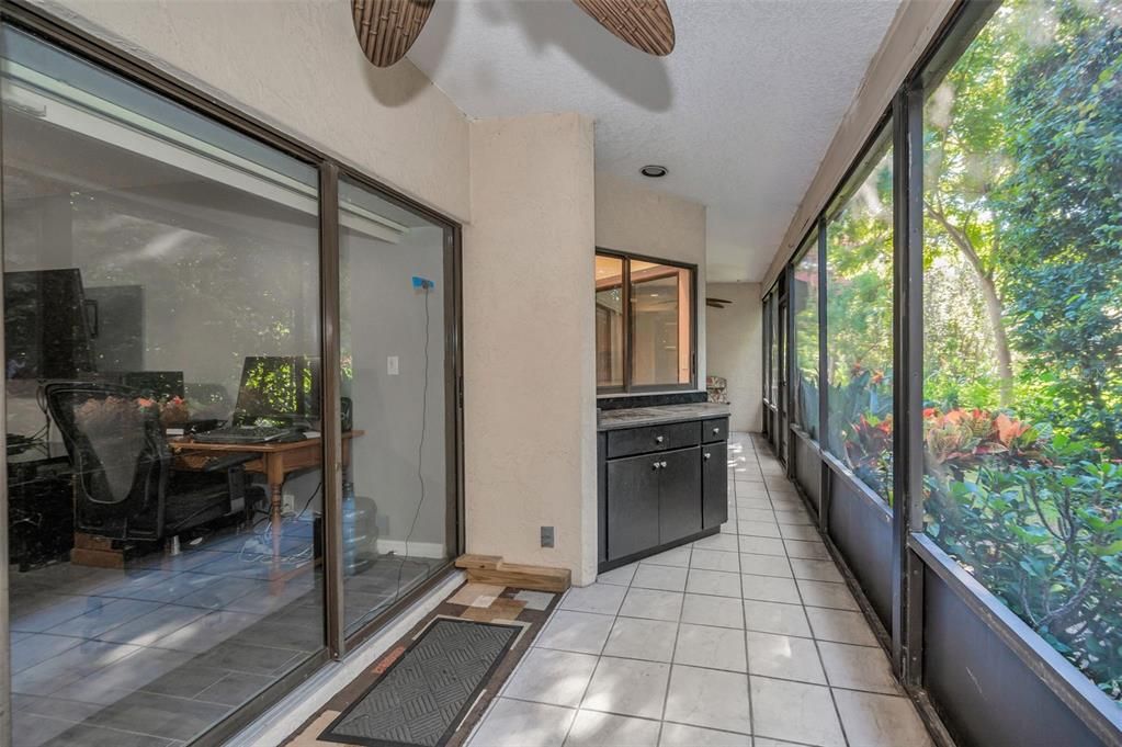 Active With Contract: $225,000 (2 beds, 2 baths, 1230 Square Feet)