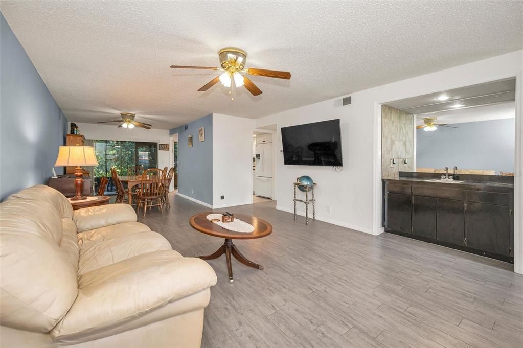 Active With Contract: $225,000 (2 beds, 2 baths, 1230 Square Feet)