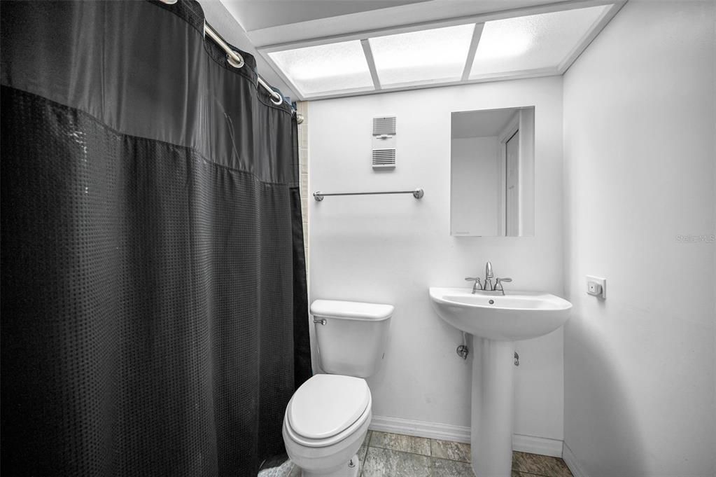 Active With Contract: $225,000 (2 beds, 2 baths, 1230 Square Feet)