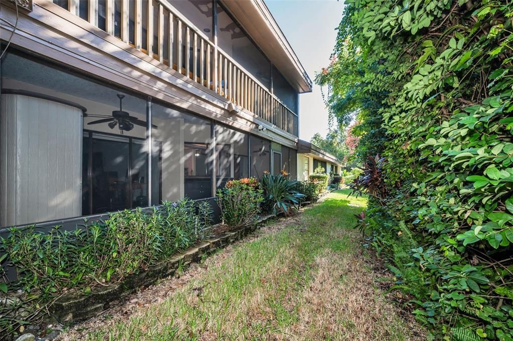 Active With Contract: $225,000 (2 beds, 2 baths, 1230 Square Feet)