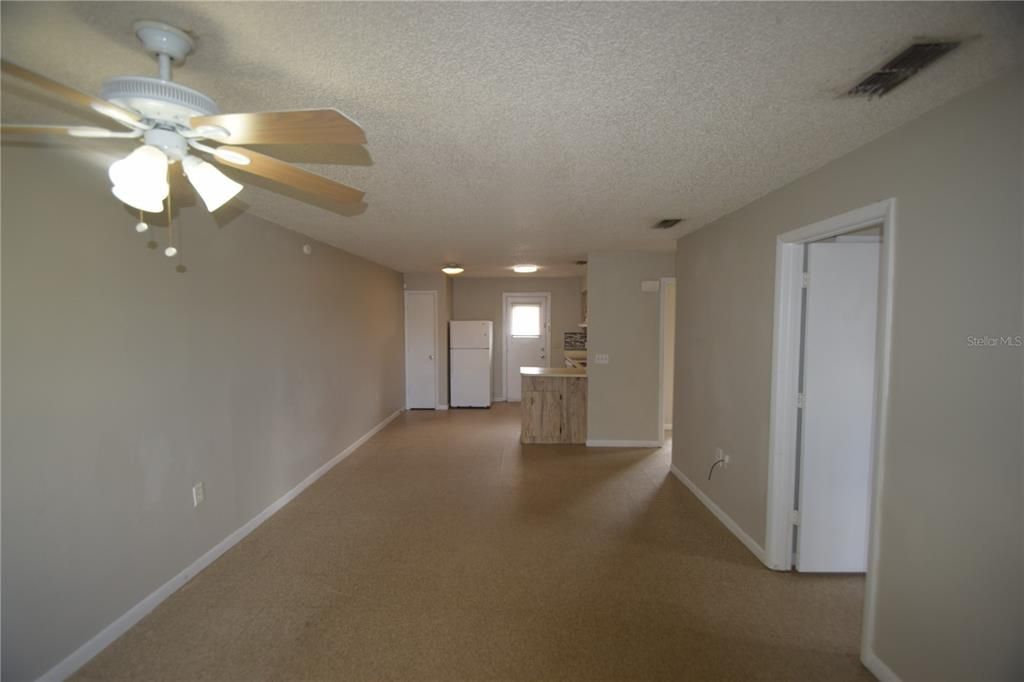 出租: $1,325 (2 贝兹, 1 浴室, 907 平方英尺)