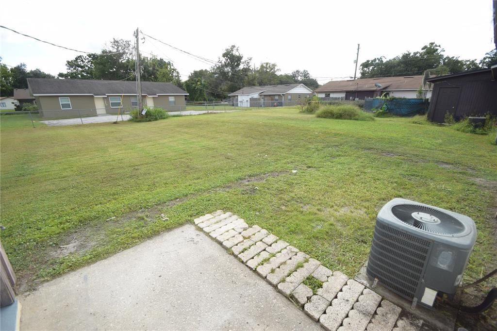 出租: $1,325 (2 贝兹, 1 浴室, 907 平方英尺)