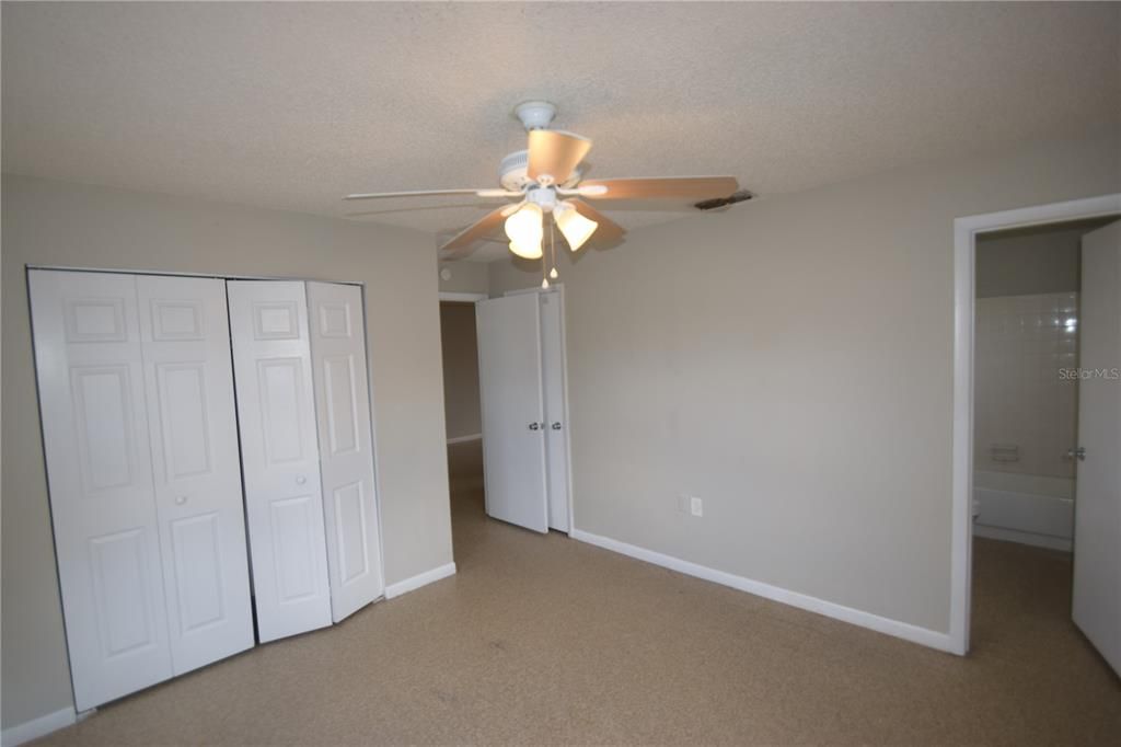 出租: $1,325 (2 贝兹, 1 浴室, 907 平方英尺)