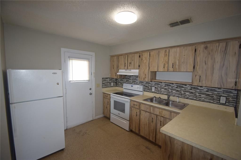 出租: $1,325 (2 贝兹, 1 浴室, 907 平方英尺)