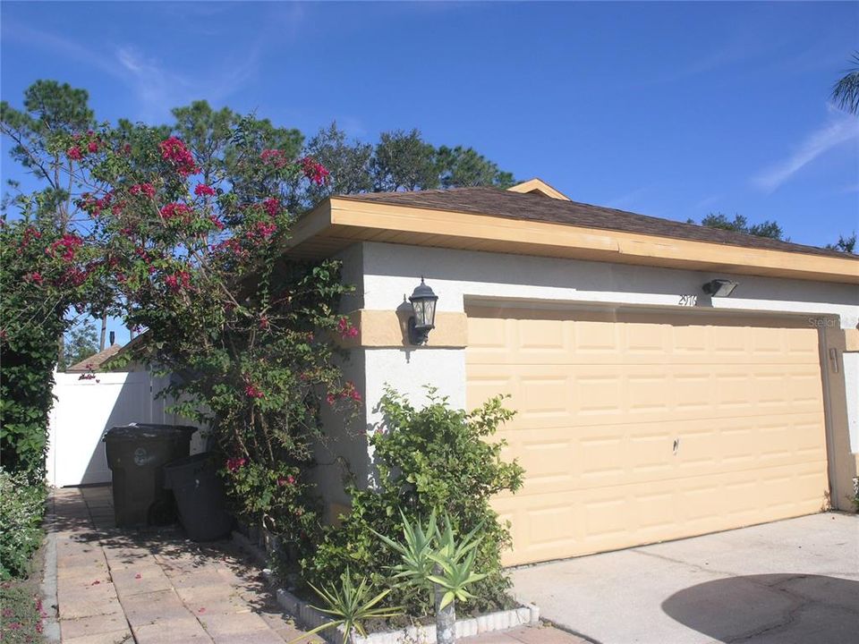 For Sale: $415,000 (5 beds, 3 baths, 2083 Square Feet)