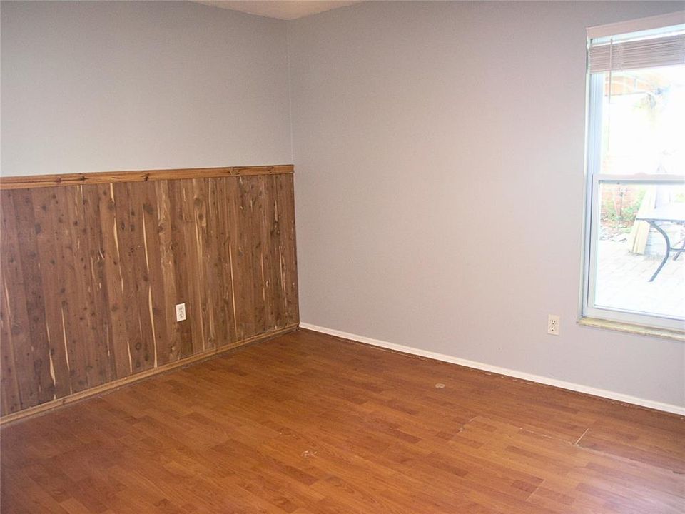 For Sale: $415,000 (5 beds, 3 baths, 2083 Square Feet)