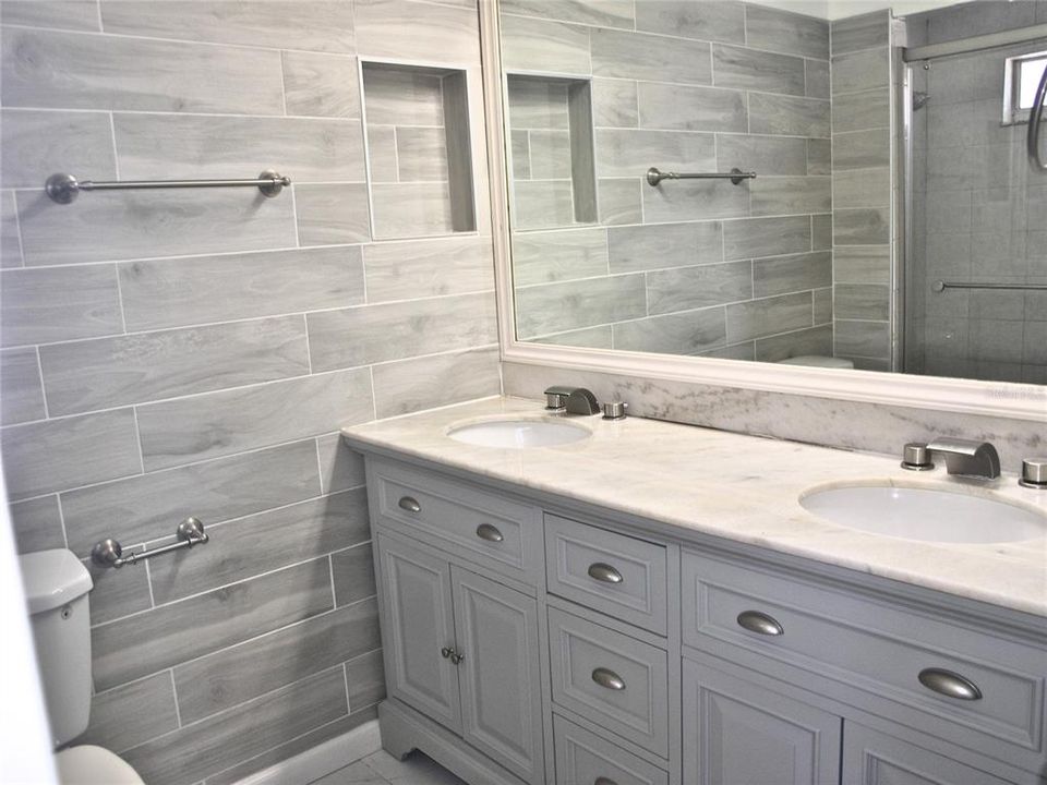 For Sale: $415,000 (5 beds, 3 baths, 2083 Square Feet)