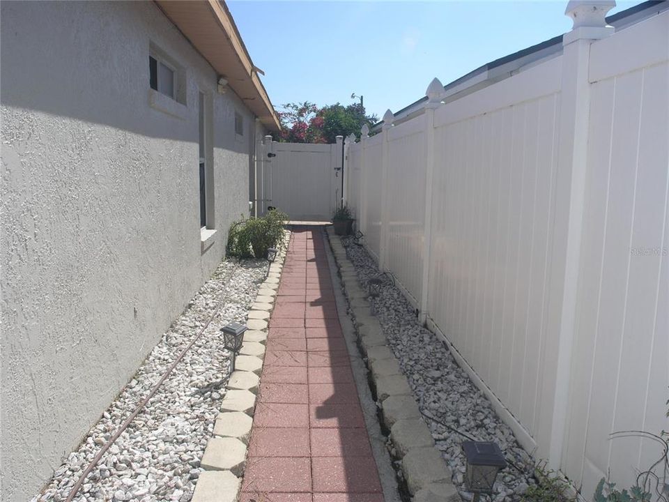 For Sale: $415,000 (5 beds, 3 baths, 2083 Square Feet)