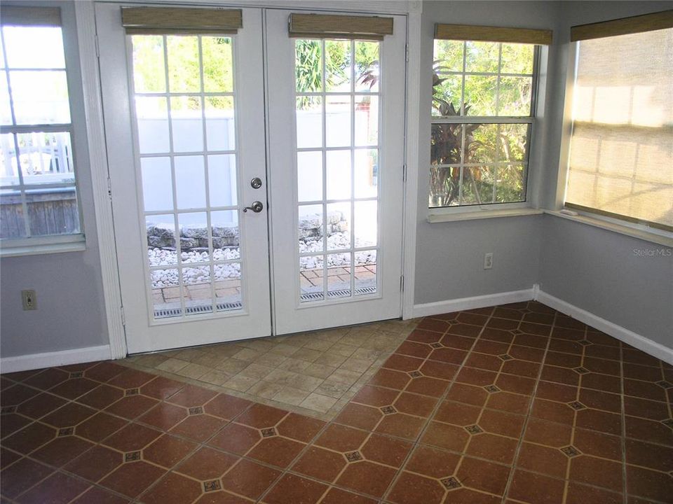 For Sale: $415,000 (5 beds, 3 baths, 2083 Square Feet)