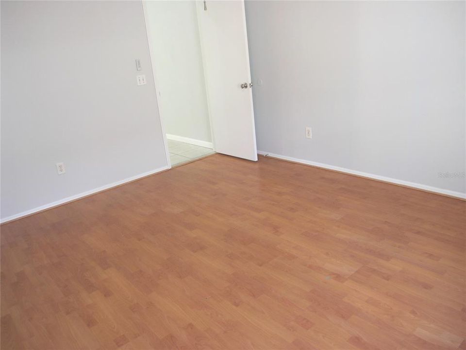 For Sale: $415,000 (5 beds, 3 baths, 2083 Square Feet)