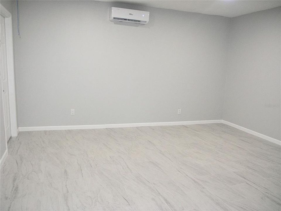 For Sale: $415,000 (5 beds, 3 baths, 2083 Square Feet)