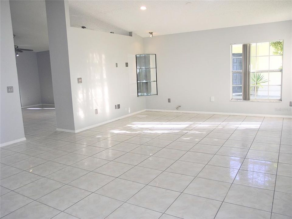 For Sale: $415,000 (5 beds, 3 baths, 2083 Square Feet)