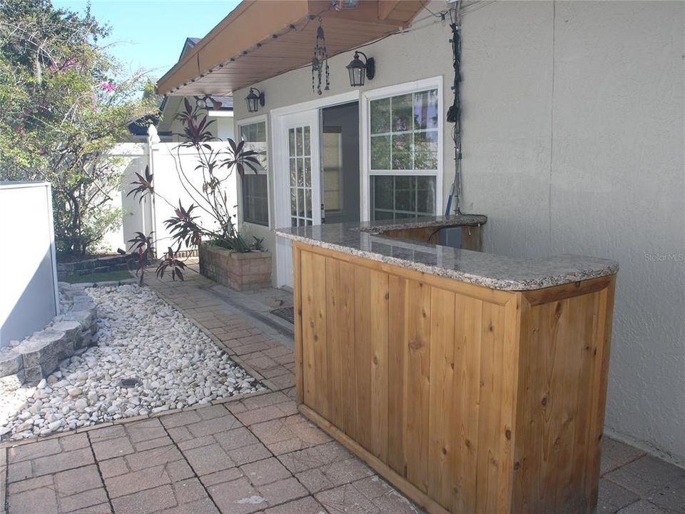 For Sale: $415,000 (5 beds, 3 baths, 2083 Square Feet)