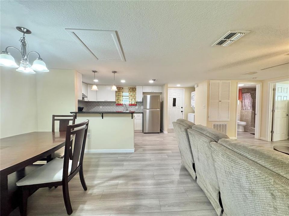 For Rent: $1,100 (1 beds, 1 baths, 740 Square Feet)