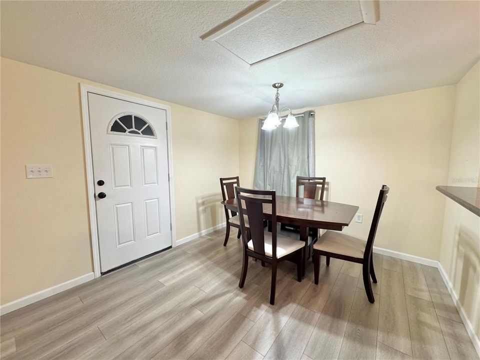 For Rent: $1,100 (1 beds, 1 baths, 740 Square Feet)