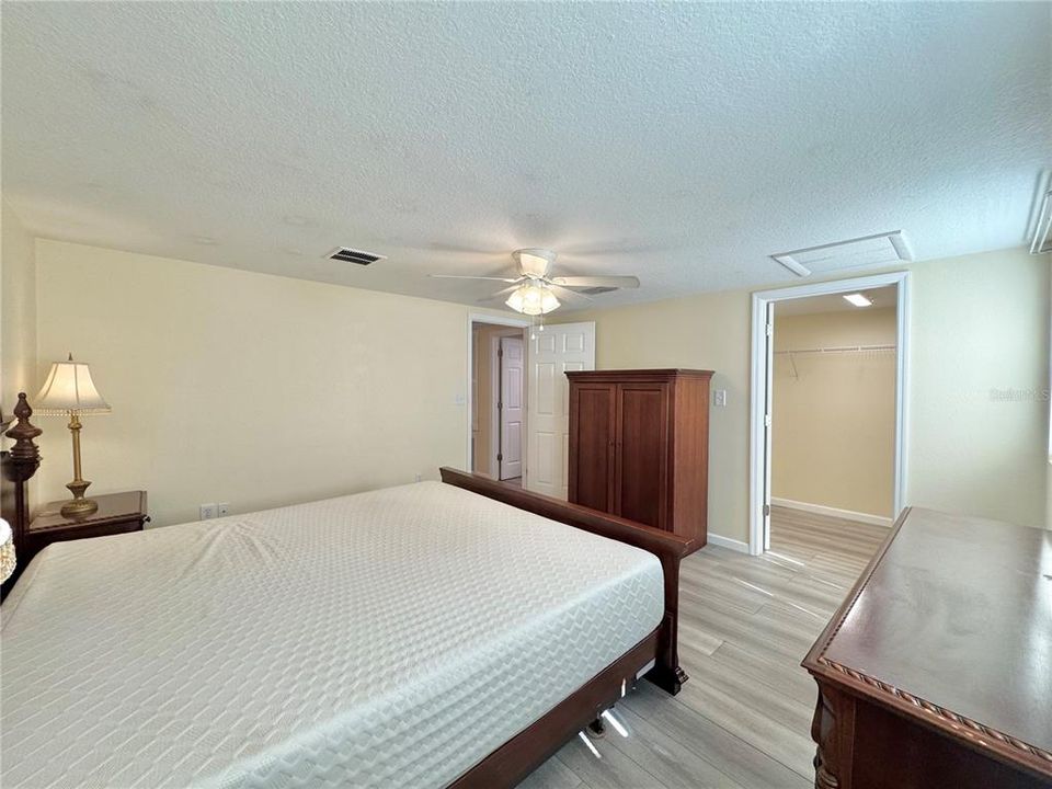 For Rent: $1,100 (1 beds, 1 baths, 740 Square Feet)