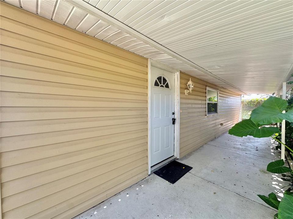 For Rent: $1,100 (1 beds, 1 baths, 740 Square Feet)