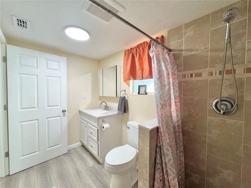 For Rent: $1,100 (1 beds, 1 baths, 740 Square Feet)