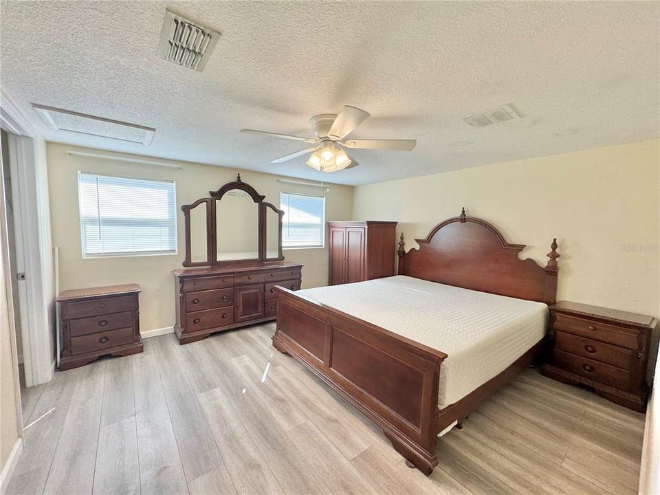 For Rent: $1,100 (1 beds, 1 baths, 740 Square Feet)