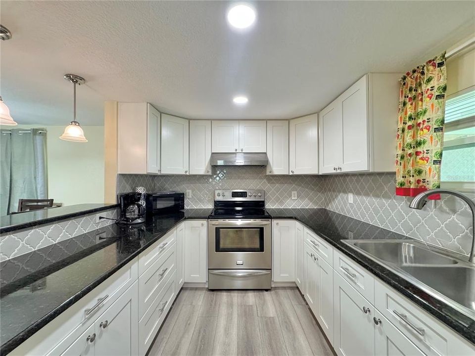 For Rent: $1,100 (1 beds, 1 baths, 740 Square Feet)