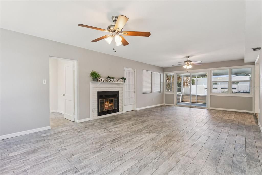 Activo con contrato: $499,900 (3 camas, 2 baños, 1785 Pies cuadrados)