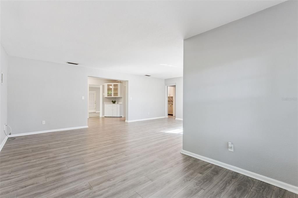 Activo con contrato: $499,900 (3 camas, 2 baños, 1785 Pies cuadrados)