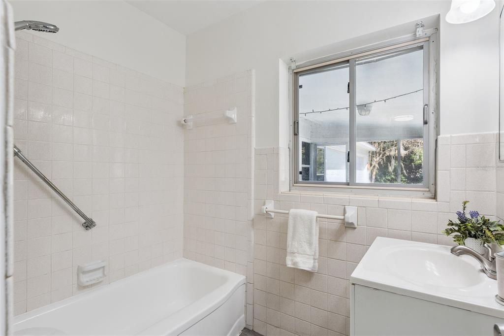 Activo con contrato: $499,900 (3 camas, 2 baños, 1785 Pies cuadrados)