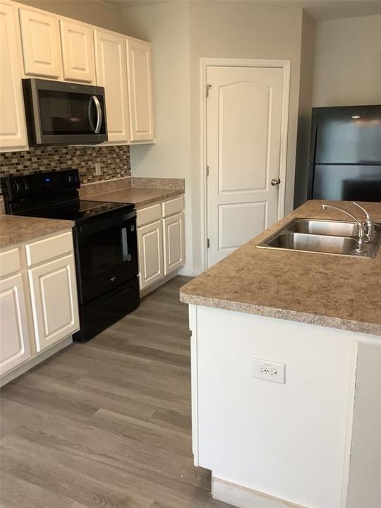 En Venta: $418,000 (5 camas, 3 baños, 2807 Pies cuadrados)