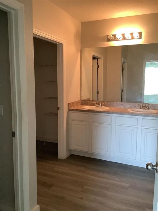 En Venta: $418,000 (5 camas, 3 baños, 2807 Pies cuadrados)