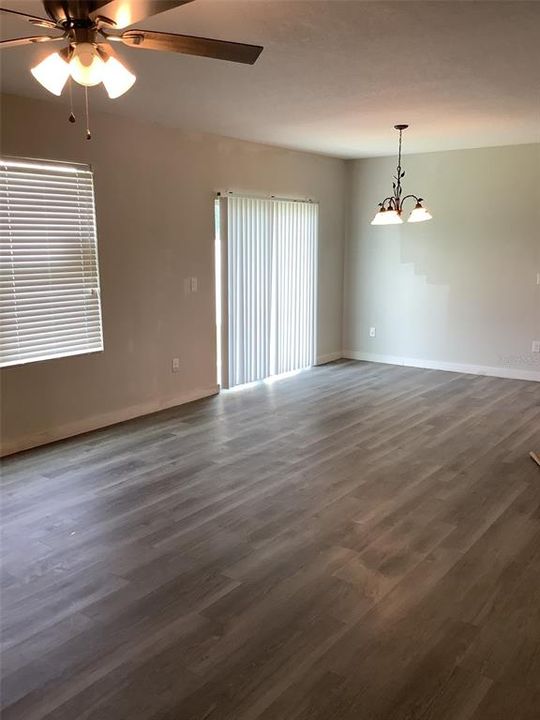 En Venta: $418,000 (5 camas, 3 baños, 2807 Pies cuadrados)