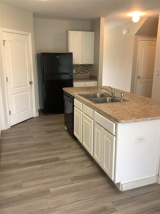 En Venta: $418,000 (5 camas, 3 baños, 2807 Pies cuadrados)