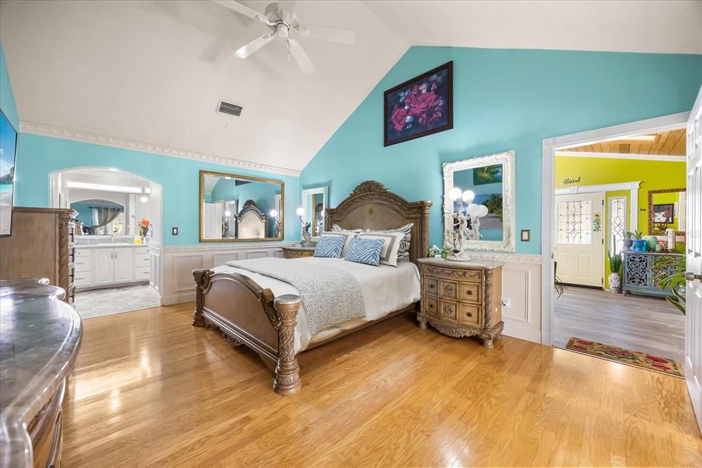 For Sale: $750,000 (4 beds, 3 baths, 3014 Square Feet)