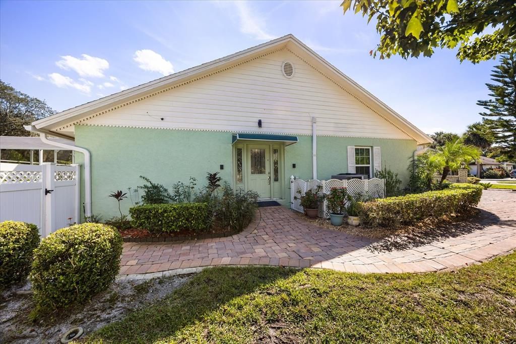 For Sale: $750,000 (4 beds, 3 baths, 3014 Square Feet)