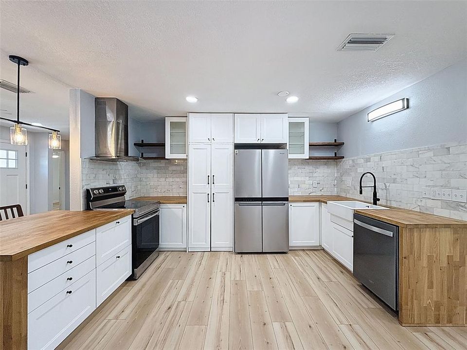 For Sale: $409,000 (3 beds, 2 baths, 1536 Square Feet)