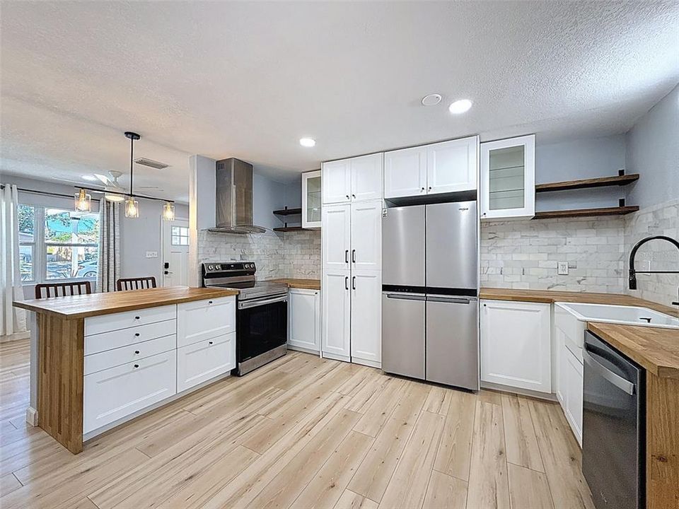 For Sale: $409,000 (3 beds, 2 baths, 1536 Square Feet)