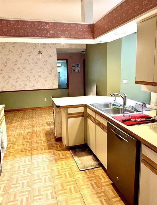 На продажу: $330,000 (4 спален, 2 ванн, 1810 Квадратных фут)