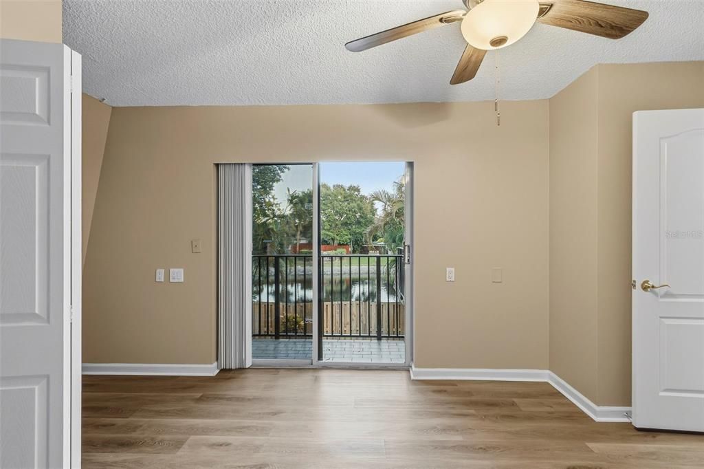 Под контрактом: $295,000 (2 спален, 2 ванн, 1236 Квадратных фут)